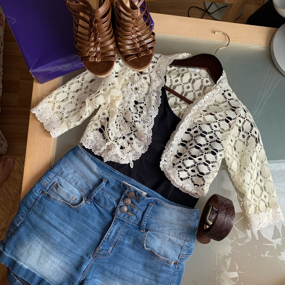 Lace long sleeve off white bolero, a must for summer date nights